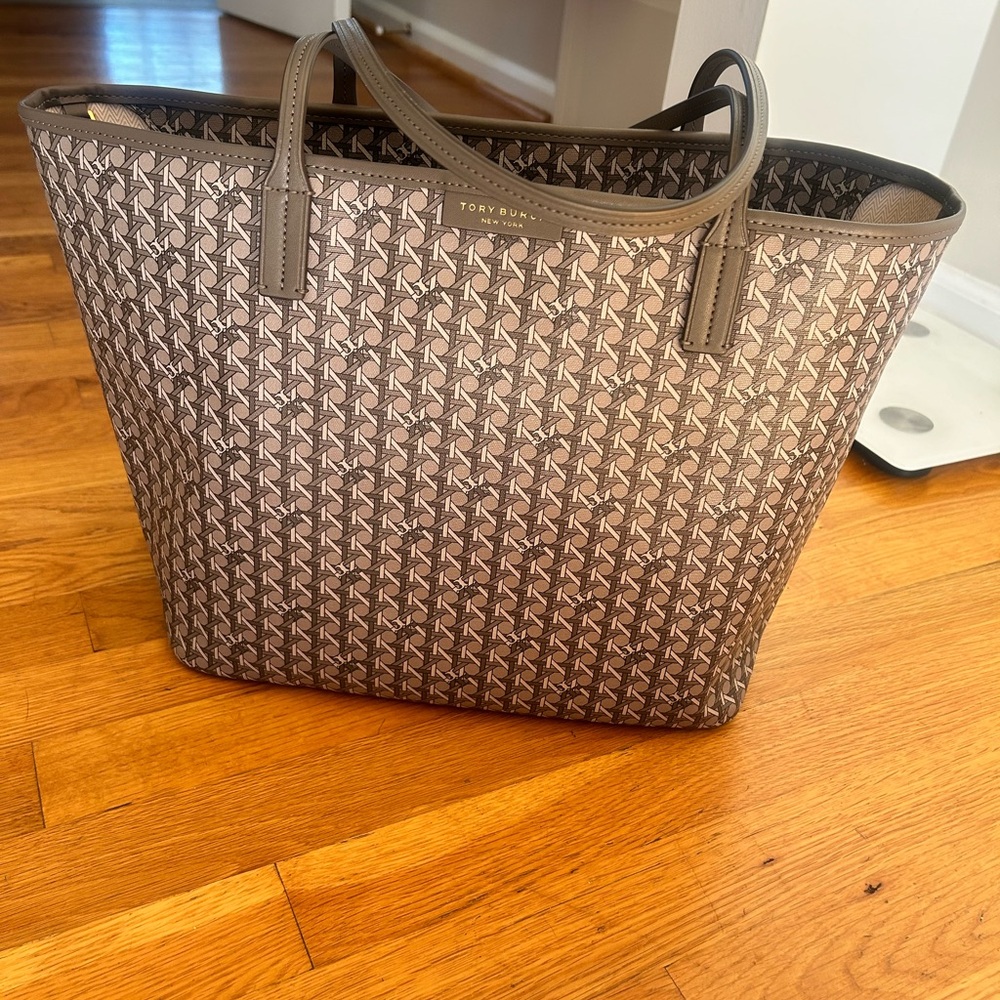 Tory Burch Ever Ready Zip Tote